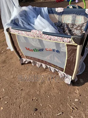 Play Pen and Bassinet Bed