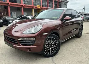Porsche Cayenne 2013 Brown