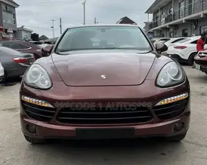 Porsche Cayenne 2013 Brown