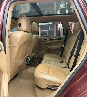 Porsche Cayenne 2013 Brown