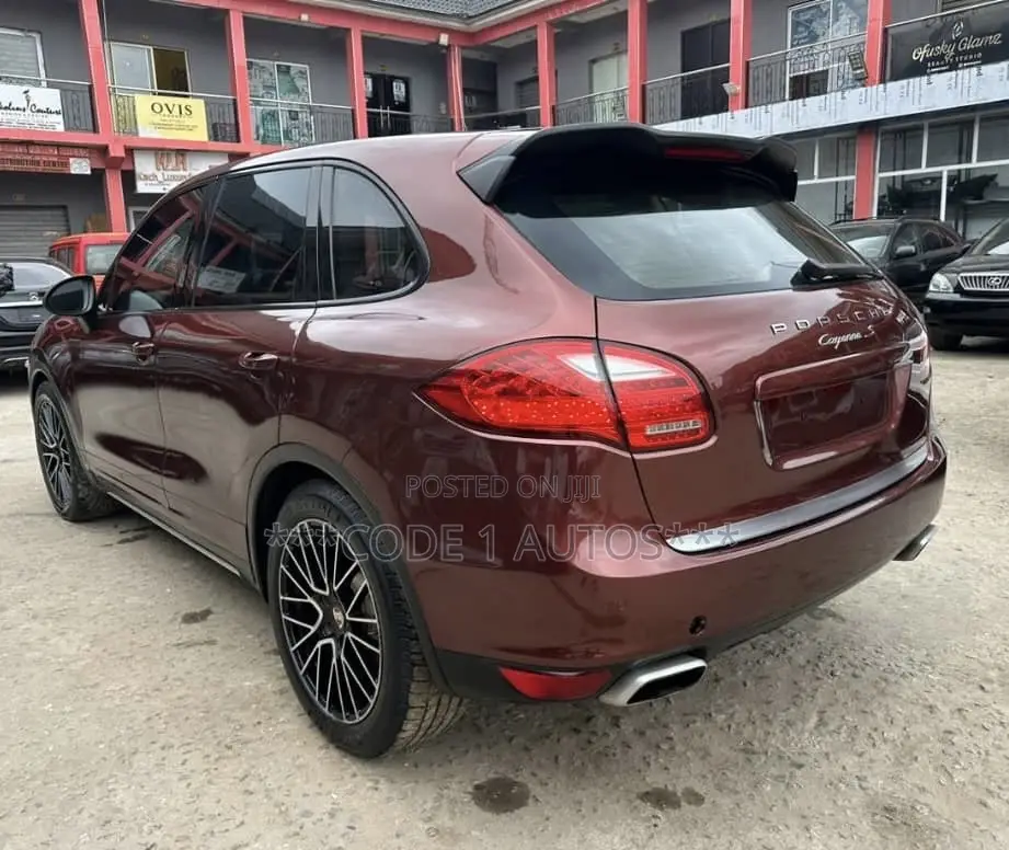 Porsche Cayenne 2013 Brown
