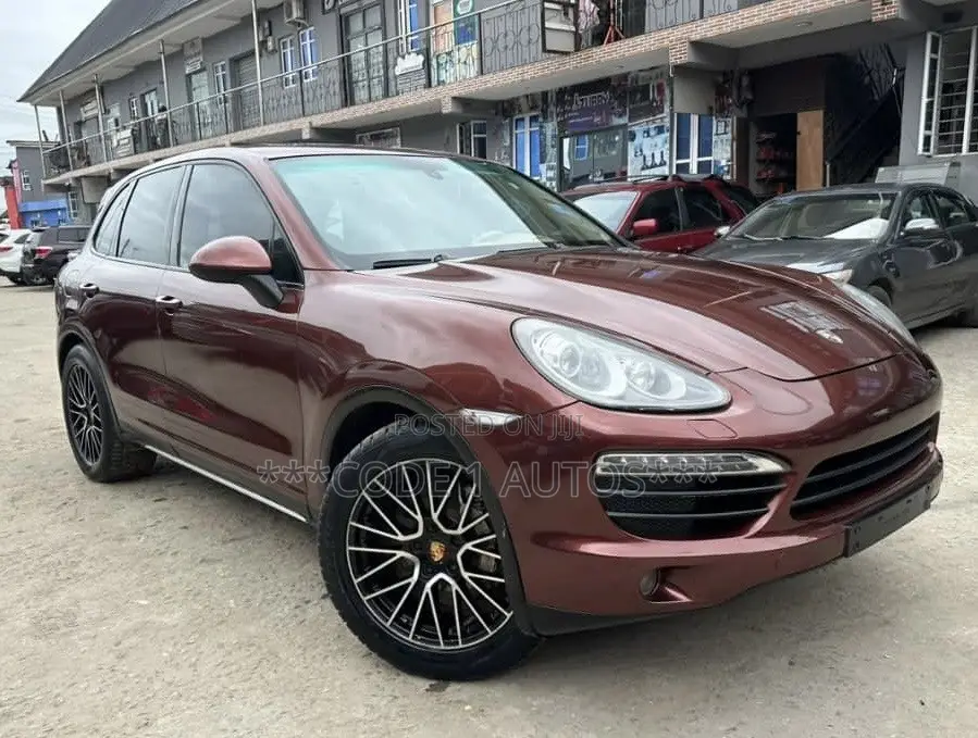 Porsche Cayenne 2013 Brown
