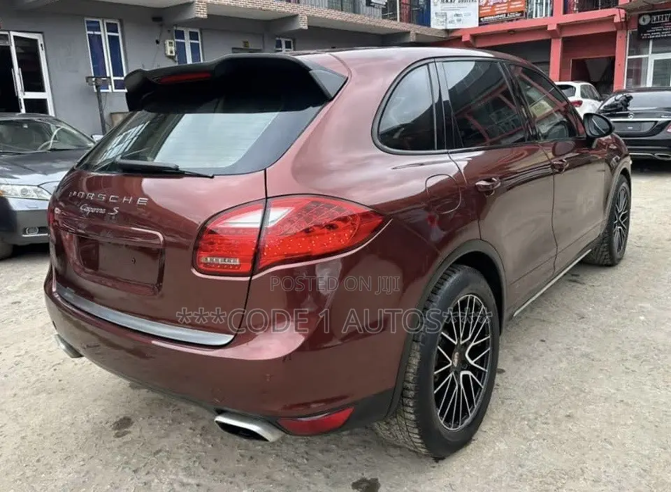 Porsche Cayenne 2013 Brown