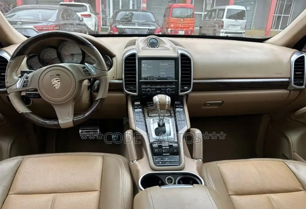 Porsche Cayenne 2013 Brown