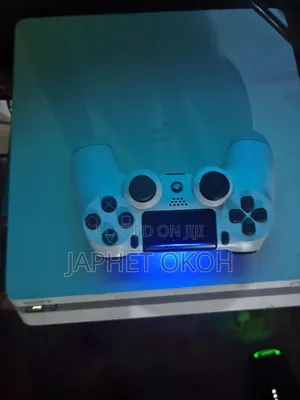 Play Station 4 Slim