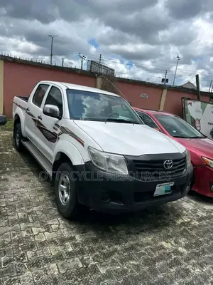 Toyota Hilux 2011 White