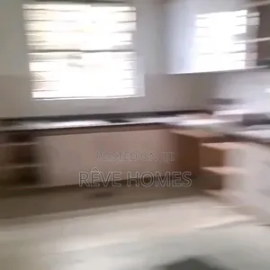 5bdrm Duplex in Millenuim/UPS for rent