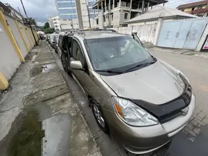 Toyota Sienna 2004 Gold