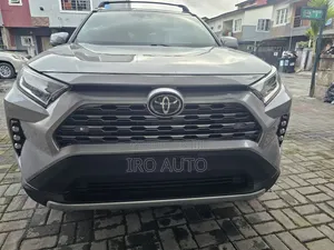 Toyota RAV4 Limited FWD 2019 Silver