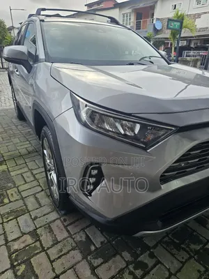 Toyota RAV4 Limited FWD 2019 Silver