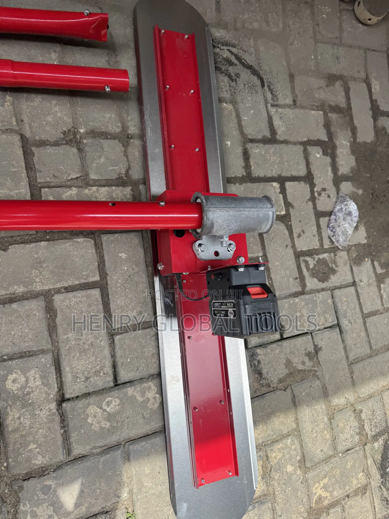 Heavy-Duty Concrete Vibrating Screed – Battery Powered
