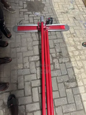 Heavy-Duty Concrete Vibrating Screed – Battery Powered