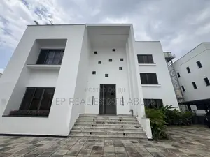 8bdrm Duplex in Maitama for sale