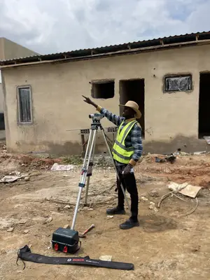 Land Surveyor / Engineering Surveyor