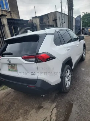 Toyota RAV4 2021 White