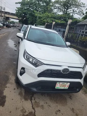 Toyota RAV4 2021 White