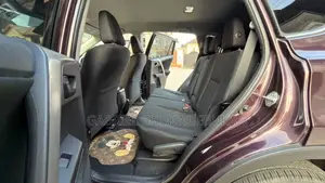 Toyota RAV4 LE 4dr SUV (2.5L 4cyl 6A) 2018 Burgundy