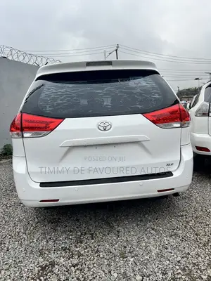 Toyota Sienna XLE 7 Passenger 2012 White