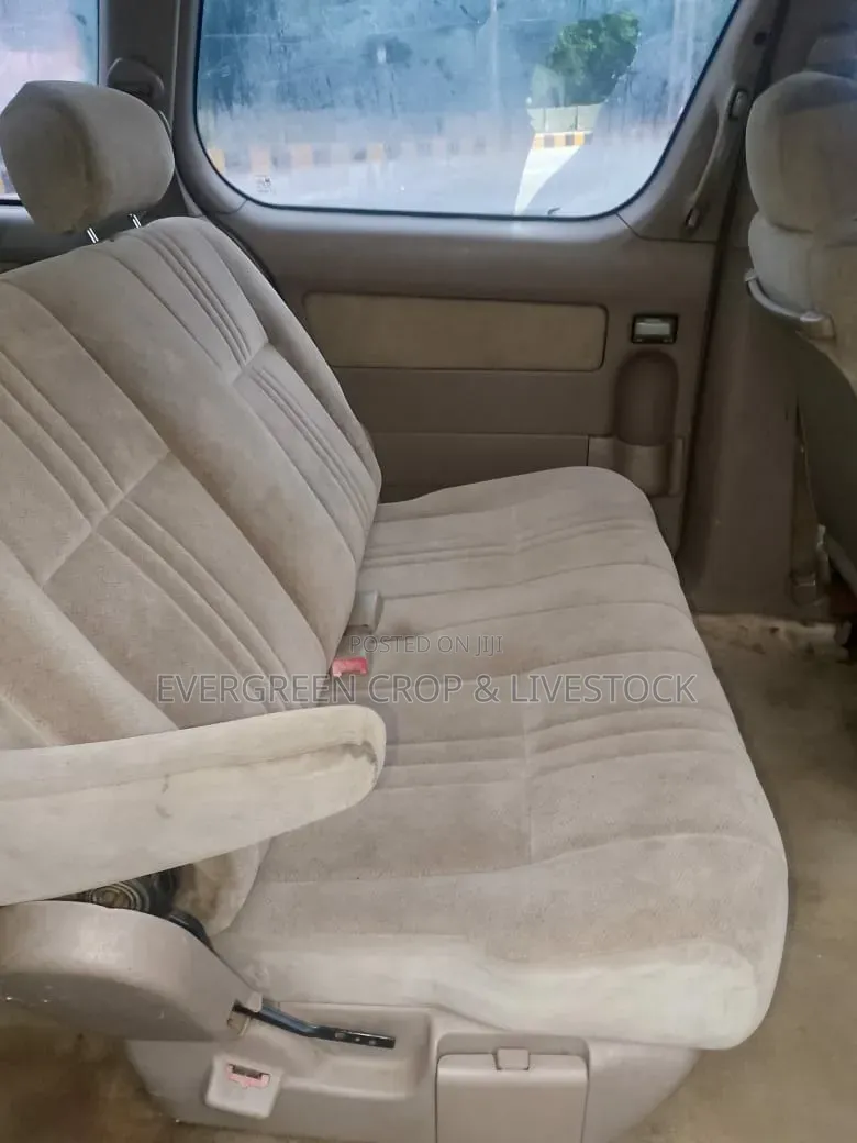 Toyota Sienna 2000 Silver