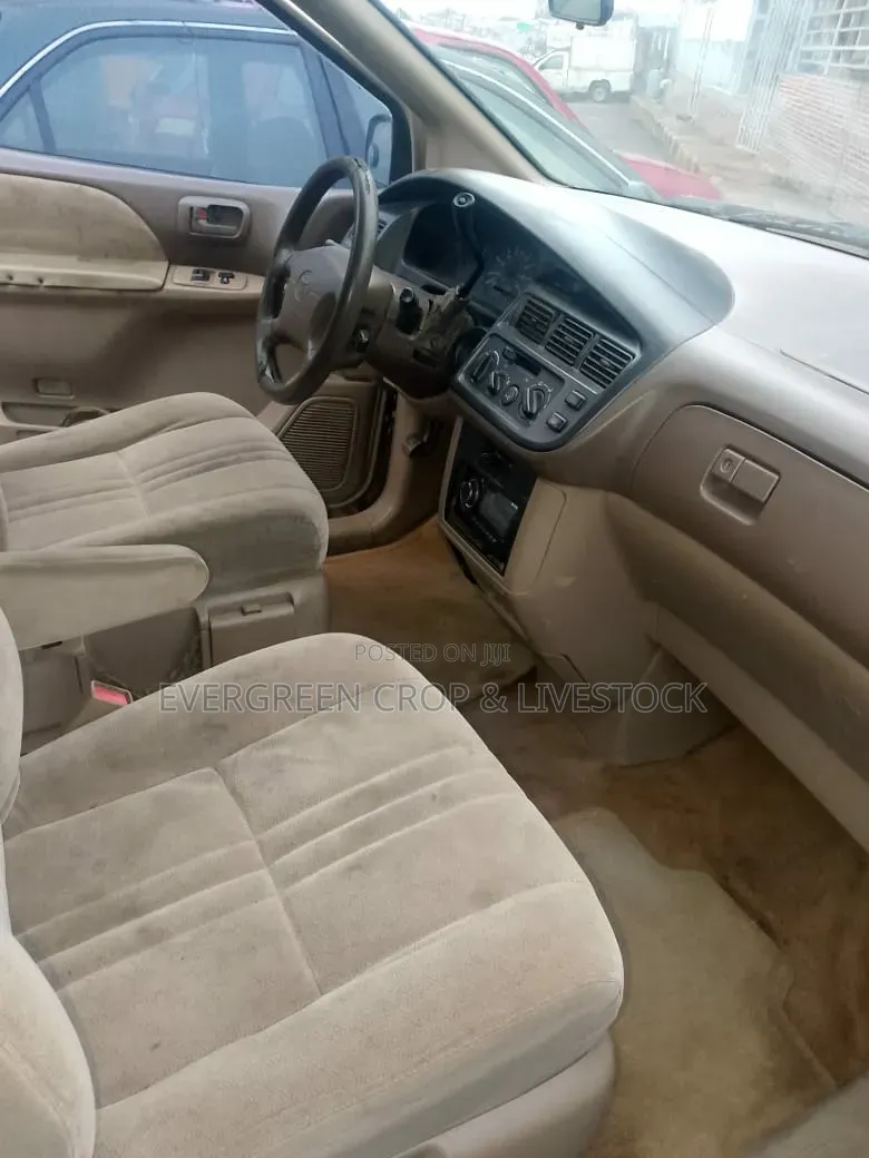 Toyota Sienna 2000 Silver