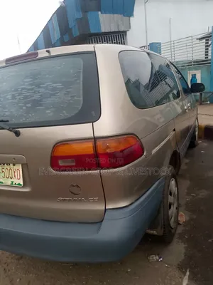 Toyota Sienna 2000 Silver