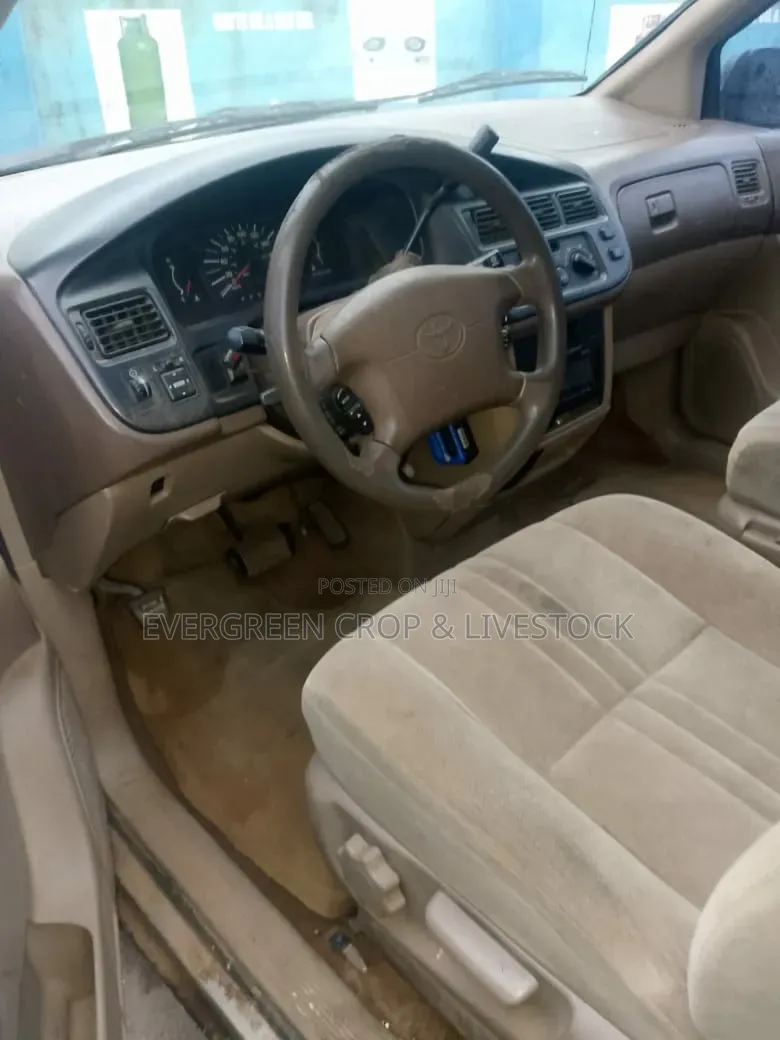 Toyota Sienna 2000 Silver