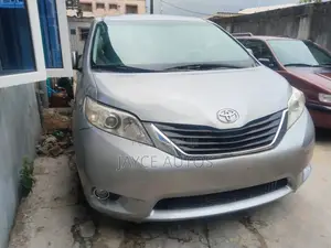 Toyota Sienna 2011 Gray