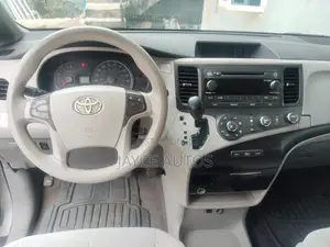 Toyota Sienna 2011 Gray