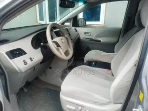 Toyota Sienna 2011 Gray