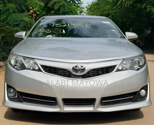Toyota Camry SE 4dr Sedan (2.5L 4cyl 6A) 2014 Silver