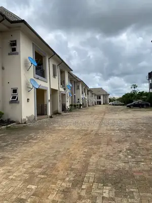 20bdrm Block of Flats in Pristine Estate, Obio-Akpor for sale