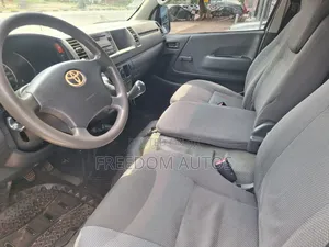 Toyota HiAce 2021 White