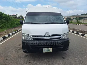 Toyota HiAce 2021 White