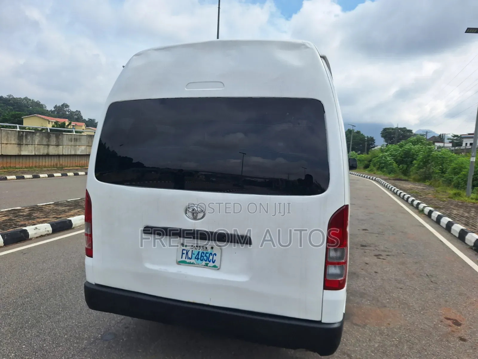 Toyota HiAce 2021 White