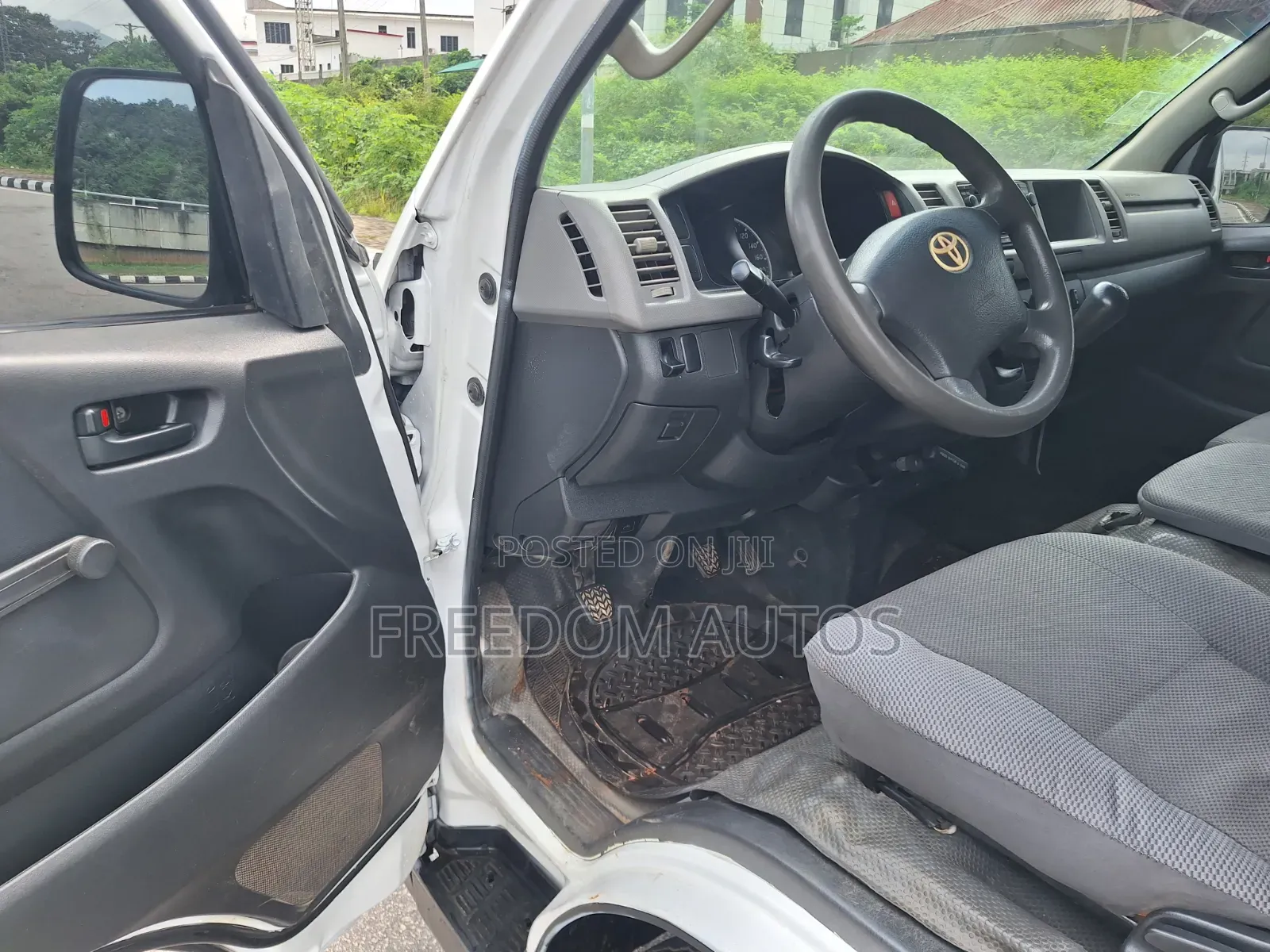 Toyota HiAce 2021 White