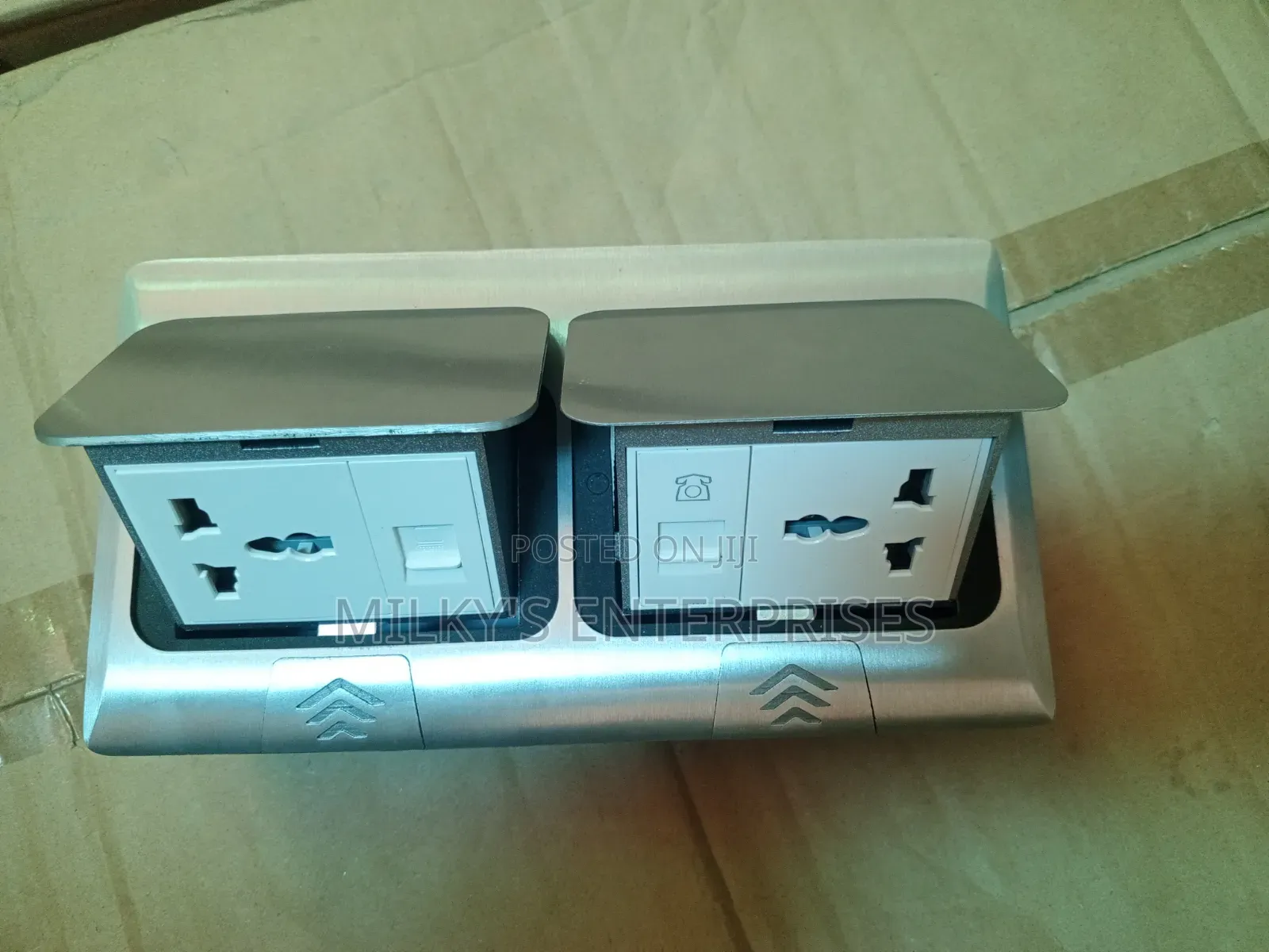 MK Pop Up Floor Socket With 2 Sockets, 1 Data and 1 Telephone