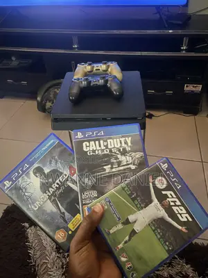 Ps4 Slim With 2 Working Follow Com Pad Hackable