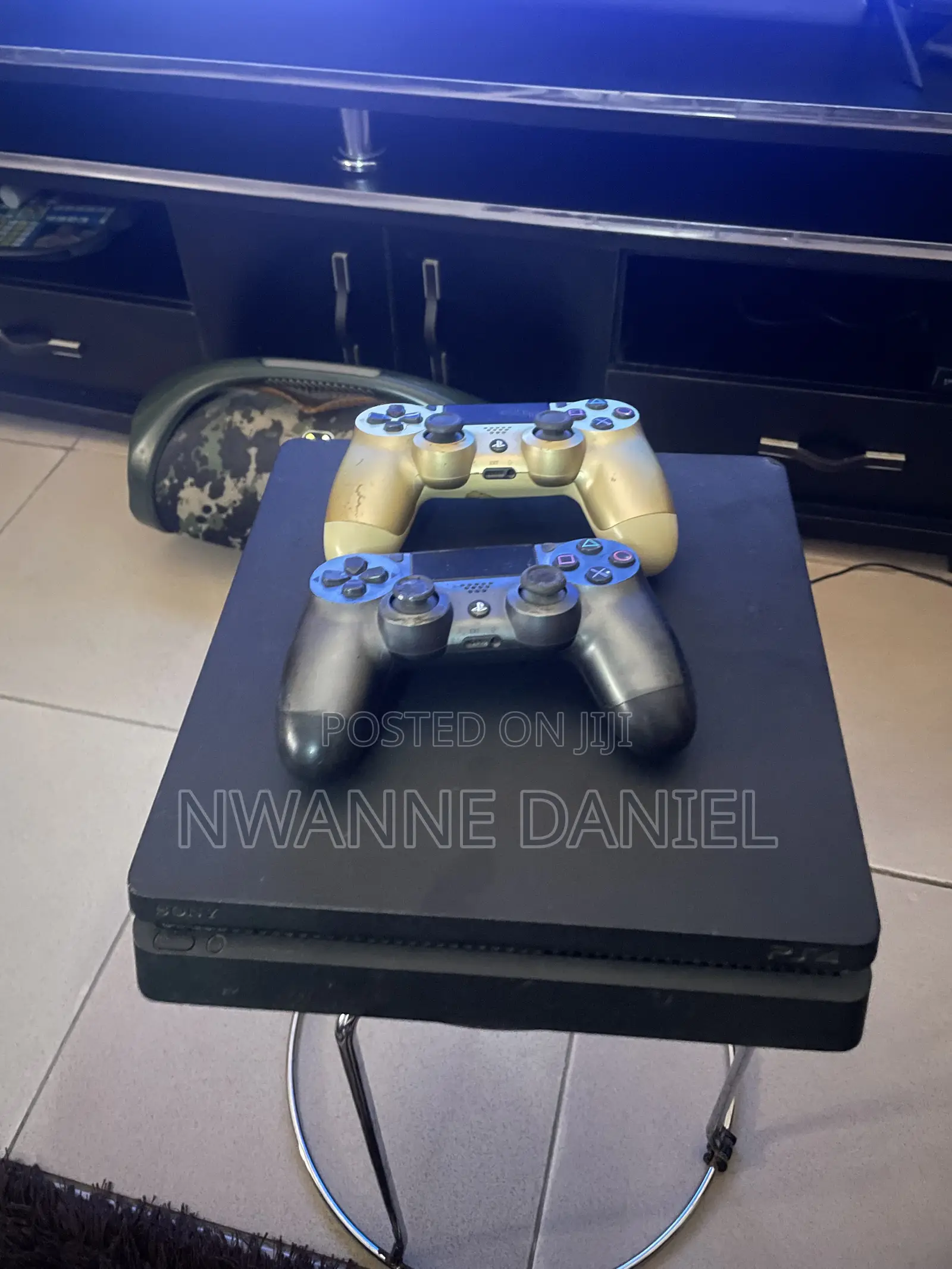 Ps4 Slim With 2 Working Follow Com Pad Hackable