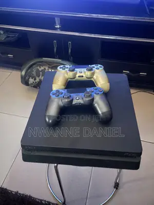 Ps4 Slim With 2 Working Follow Com Pad Hackable