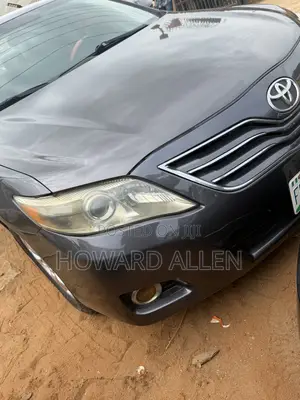 Toyota Camry LE 4dr Sedan (2.5L 4cyl 6A) 2011 Gray