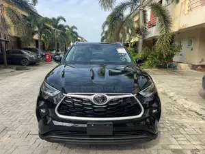 Toyota Highlander XLE 2022 Black