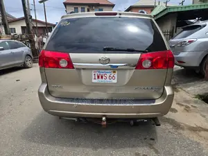 Toyota Sienna 2006 Gold