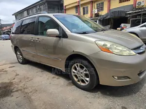 Toyota Sienna 2006 Gold