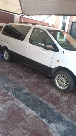 Toyota Sienna 2000 White