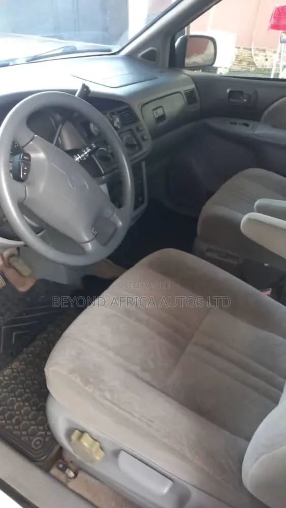 Toyota Sienna 2000 White