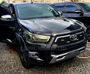 Toyota Hilux 2022 Black