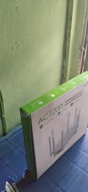AC1200 Dual Band WiFi Gigabit Router