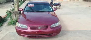 Toyota Camry 2000 Red