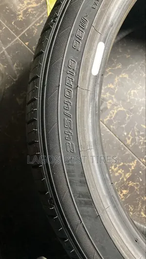 Dunlop 245/40r19 98W Extra Load Tyre – Excellent Tread Condition