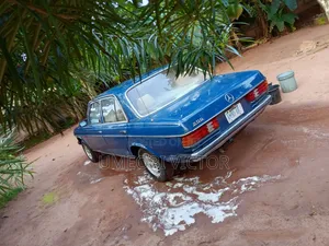 Mercedes-Benz 230E 1985 Blue